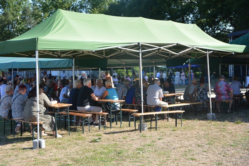 Tak się bawią emeryci i renciści na wakacyjnym pikniku  [ZDJĘCIA]