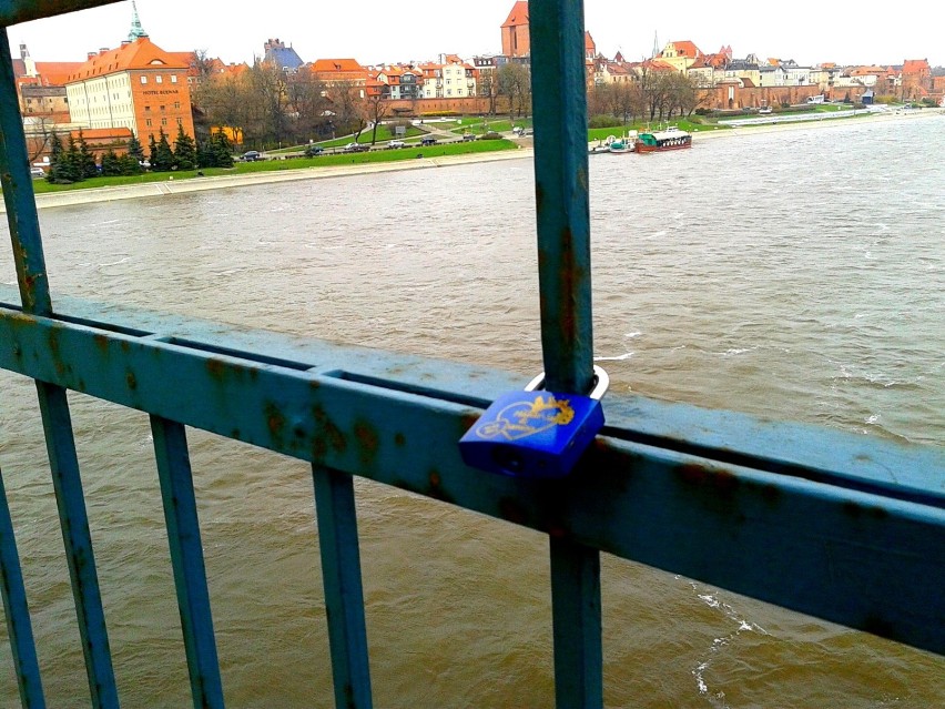 Spacerkiem przez toruński most.