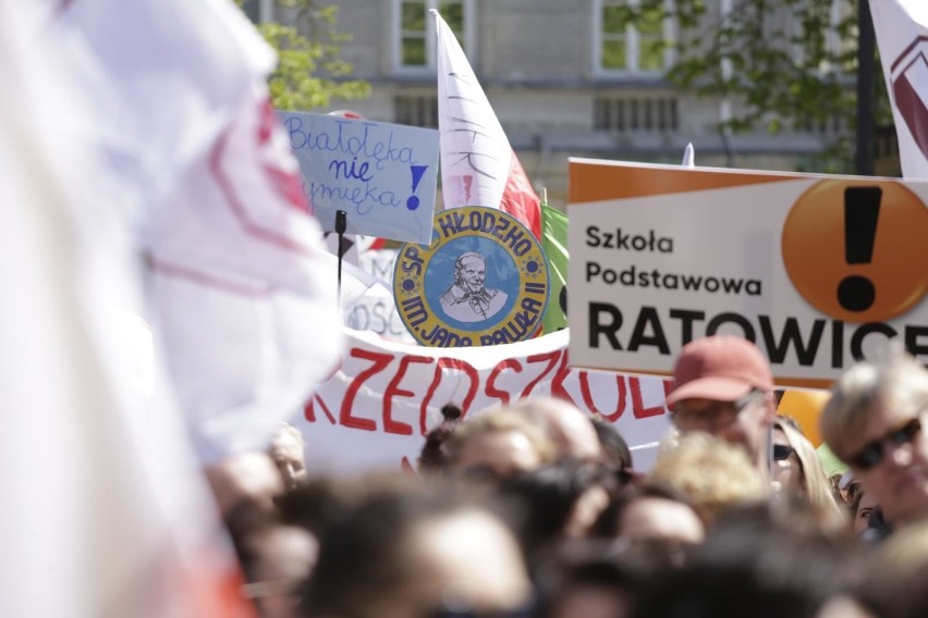 Protest nauczycieli i pracowników oświaty pod Ministerstwem...