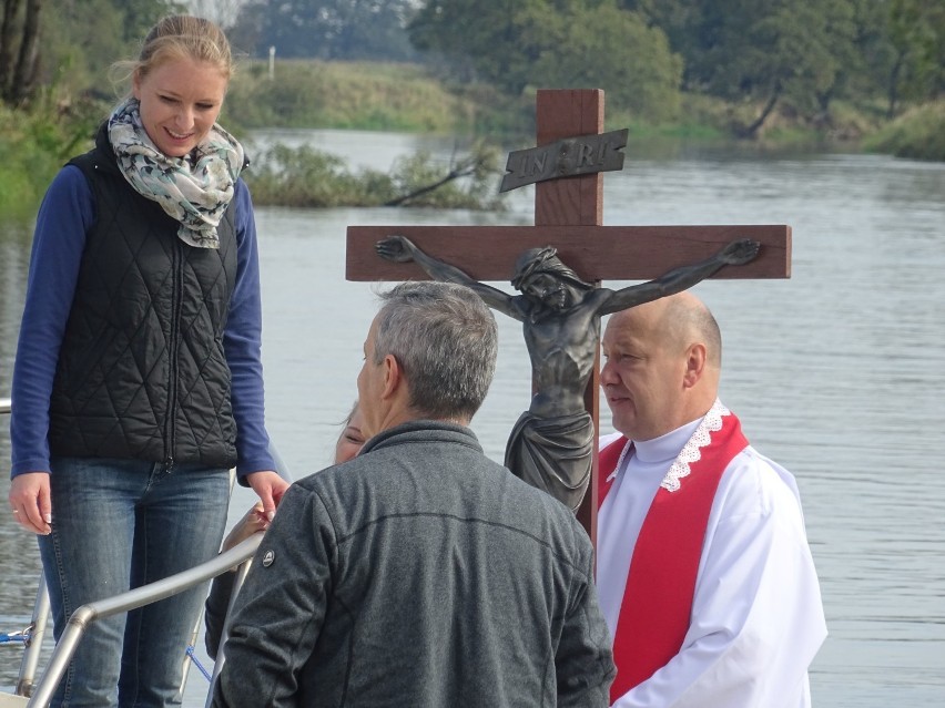 Zdjęcia archiwalne z odpustu w kościele pw. Podwyższenia...