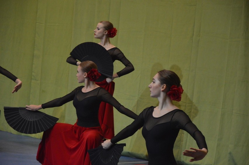 Artyści z gdańskiej Szkoły Baletowej wystąpili w Żukowie - ZDJĘCIA, WIDEO