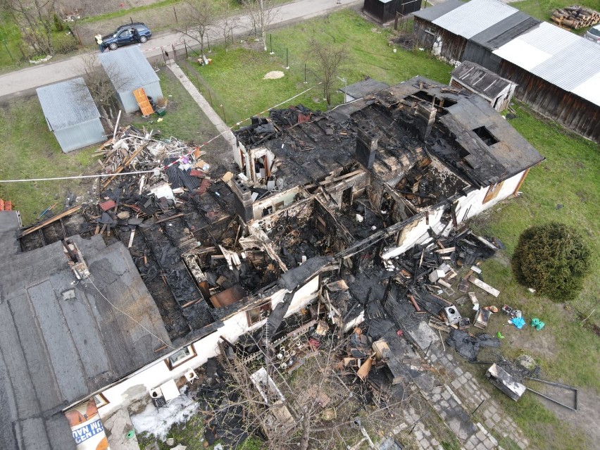 Zawadówka. Dziewięć rodzin straciło w pożarze dach nad głową i dorobek całego życia. Potrzebna pomoc
