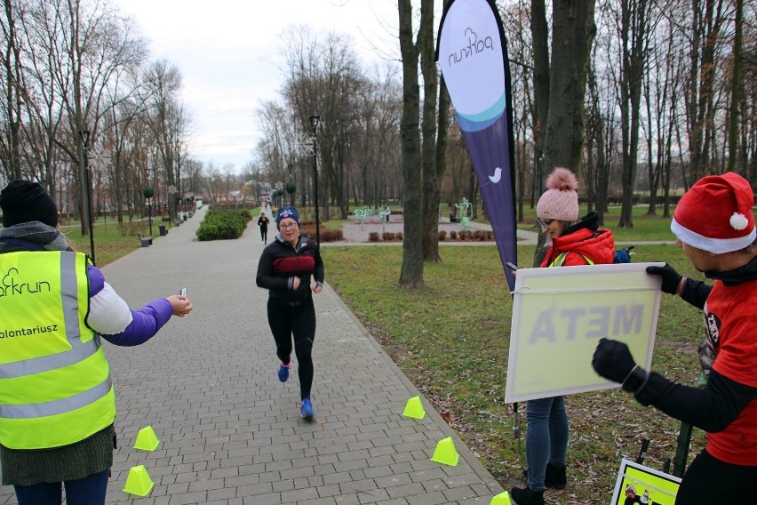 Mieszkańcy Kraśnika wzięli udział w świątecznym biegu. Zobacz zdjęcia z Parkrun Kraśnik