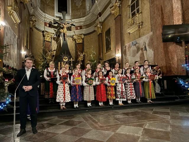 Kolędowe Ostatki w Przemyślu. Koncert zespołu Skyrzpnianie ze Skrzypnego na Podhalu.