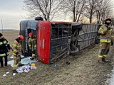 Świdnik. Wypadek autokaru z uchodźcami. Kierowca prawdopodobnie zasnął za kierownicą 