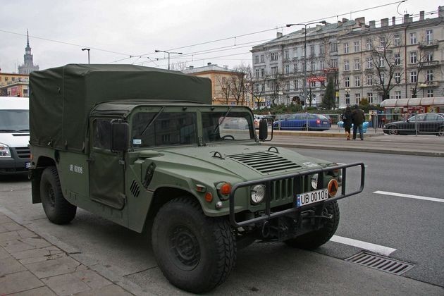 Humvee w centrum stolicy - rzadki widok