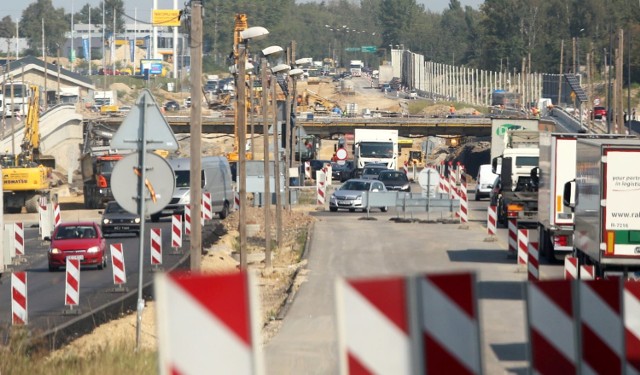 Zobaczcie gdzie trwają drogowe inwestycje w Zagłębiu i gdzie traficie na utrudnienia.

Zobacz kolejne zdjęcia/plansze. Przesuwaj zdjęcia w prawo - naciśnij strzałkę lub przycisk NASTĘPNE