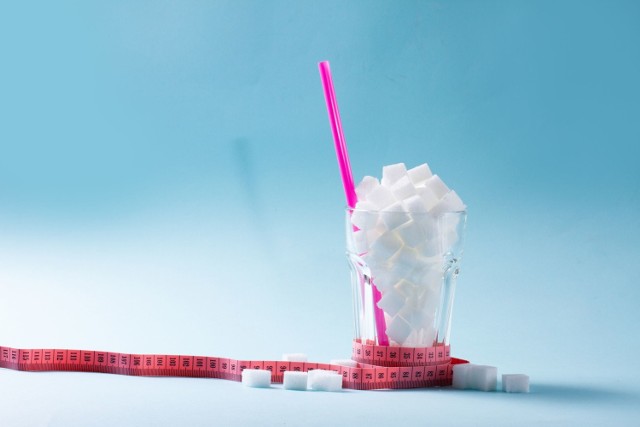 Zgodnie z zaleceniami WHO, ilość cukru w diecie nie powinna być wyższa niż 10 procent energii diety.