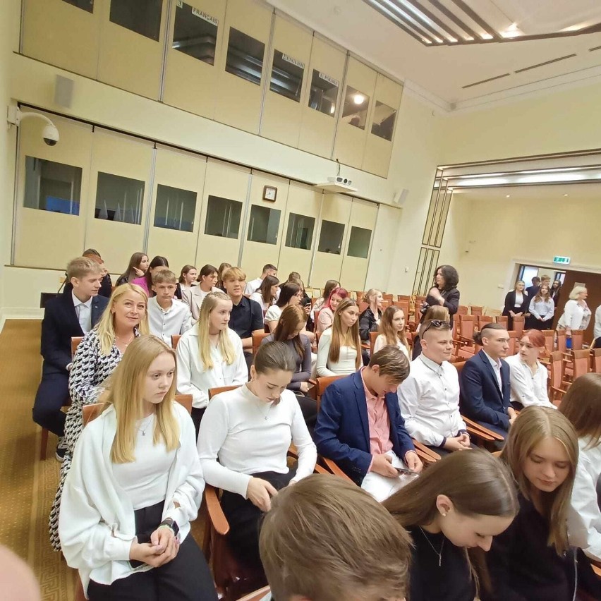 Uczniowie Liceum Ogólnokształcącego laureatami ogólnopolskiego konkursu "Problemy Prawa? Prosta Sprawa!"