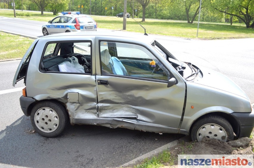 Wypadek na skrzyżowaniu ulic Kazimierza Wielkiego - Zielna 