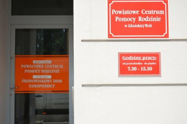 Podpaleniem pracowników i budynku Powiatowego Centrum Pomocy Rodzinie w Zduńskiej Woli groził zduńskowolanin. Teraz za to odpowie