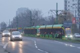 Kolizja samochodu z tramwajem w Poznaniu. Kierowca wjechał na czerwonym świetle