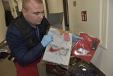Powiat kaliski: 48-letnia kobieta handlowała podrabianą odzieżą. ZDJĘCIA