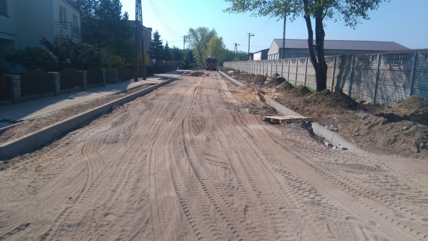 Gmina Wielichowo: Trwa przebudowa ulicy Łąkowej. Prace mają zakończyć się do 31 maja [FOTO]