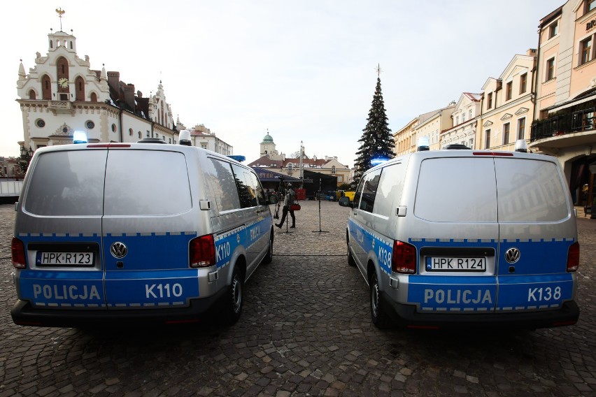Policjanci z Rzeszowa dostali nowe radiowozy [ZDJĘCIA]