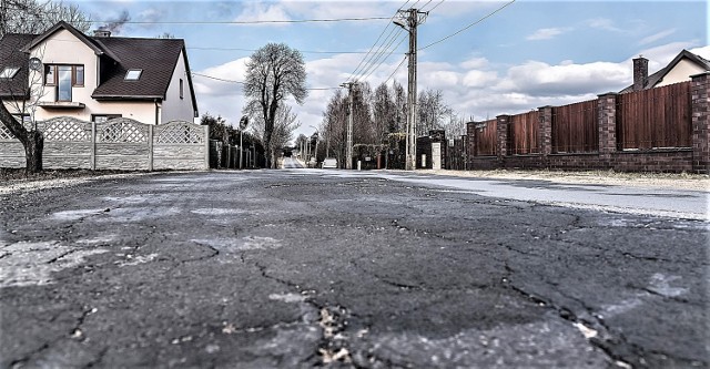 Tak wygląda stan drogi w Bogucinie Małym. Jego mieszkańcy czekają na jej remont