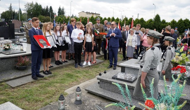 Uroczystość cmentarzu parafialnym w Kazimierzy Wielkiej, gdzie spoczywa świętej pamięci Stefan Gajda