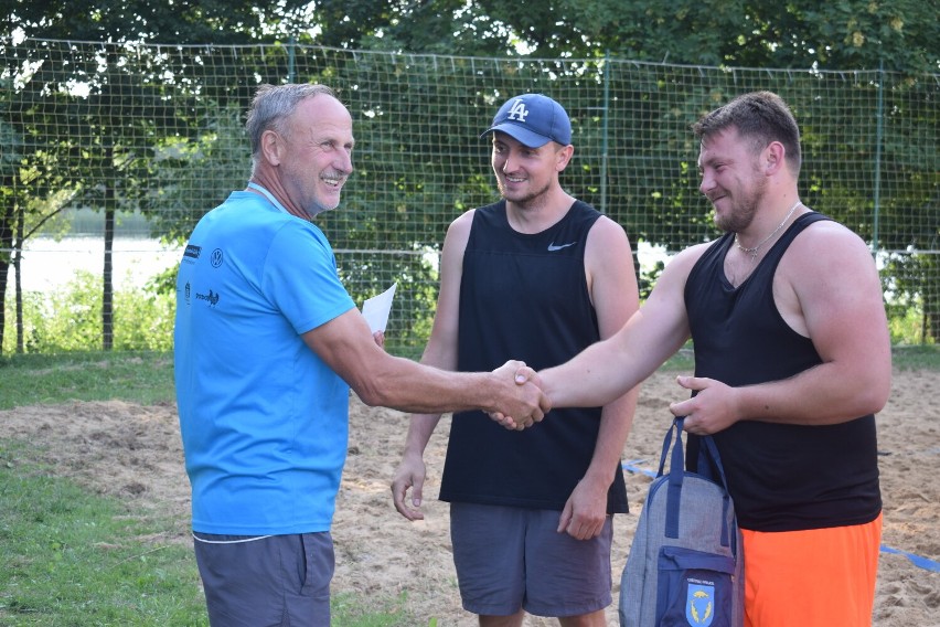 Siatkówka plażowa w Chrzypsku Wielkim: Kto zwycięzcą...