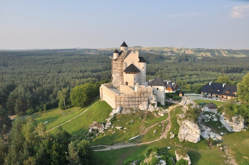 Jura Krakowsko-Czestochowska z powietrza. Zobacz zdjęcia wykonane przez paralotniarza [cz. I]