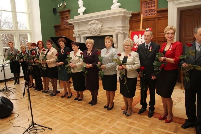 Alicja Wosik wręczyła medale dla pracowników