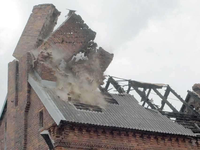 Pożar młyna w Starogardzie Gdańskim: Zobacz jak wyburzono komin i ściany [ZDJĘCIA]