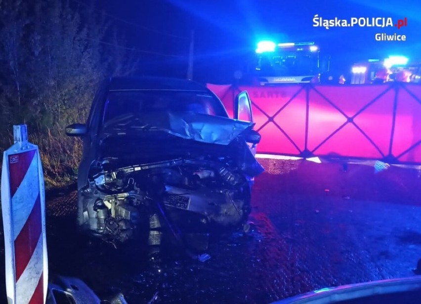 Tragiczny wypadek w Pyskowicach. Czołowe zderzenie samochodów, Jedna osoba poniosła śmierć, trzy zostały ranne