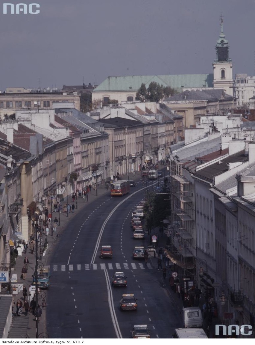 Widok ulicy od strony ronda Charlesa de Gaulle'a w kierunku...