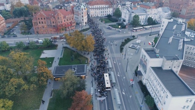 Tłumy torunian i torunianek po raz kolejny protestowali