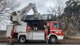 Pożar domu w gminie Rutki. Strażacy uratowali połowę budynku
