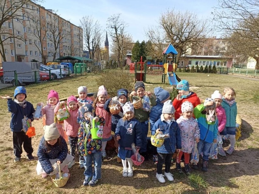 Zajączek Wielkanocny odwiedził przedszkolaków z Zespołu Przedszkoli w Obornikach