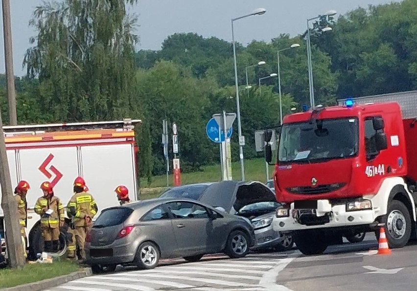 Na Rąbinie w Inowrocławiu doszło do kolizji dwóch aut...
