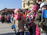 Tak obchodzono dawniej urodziny Tarnowa. Na Rynek przychodziły tłumy dzieciaków. Odnajdźcie się na archiwalnych zdjęciach