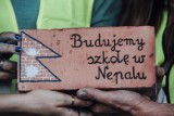 Dzieci ze Szkoły Podstawowej nr 37 zbierają pieniądze na szkołę w Nepalu