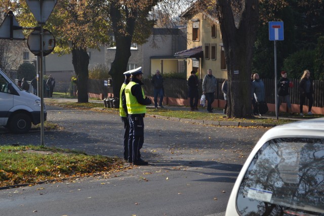 Wszystkich Świętych w Rybniku: coraz więcej ludzi na cmentarzach