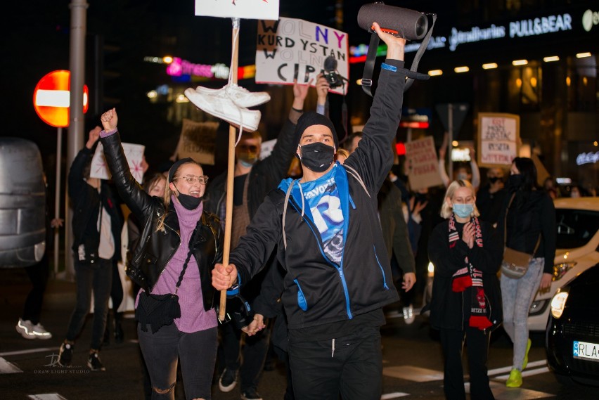 Strajk Kobiet. 3 tysiące ludzi protestowało na ulicach Rzeszowa [ZDJECIA]