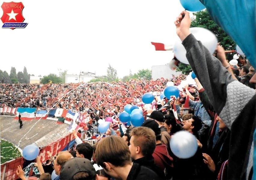 Cracovia – Wisła. Derby Krakowa na stadionie "Pasów" sprzed ćwierć wieku. Co tam się działo! ZDJĘCIA