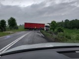 W Stolnie ciężarówka stanęła w poprzek drogi. Przejazd DK nr 55 zablokowany
