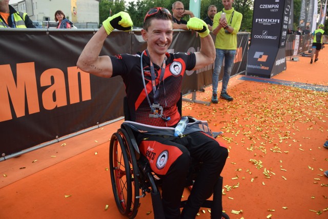 Zawody ChampionMan Duathlon Czempiń wygrał Tomasz Spaleniak, a na zdjęciu niepełnosprawny Michał Żyliński, który pokonał dystans długi na wózku.