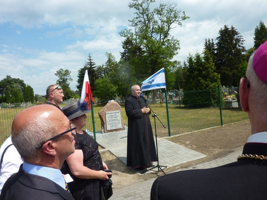 W Ciechocinku biskup i rabin wspólnie odsłonili obelisk na cmentarzu żydowskim 