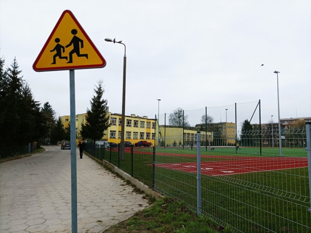 Mieszkaniec ul. Wysokiej w Sępólnie zwrócił uwagę władzom miasta na zły stan tej jezdni, a co za tym idzie - pogorszenie bezpieczeństwa.