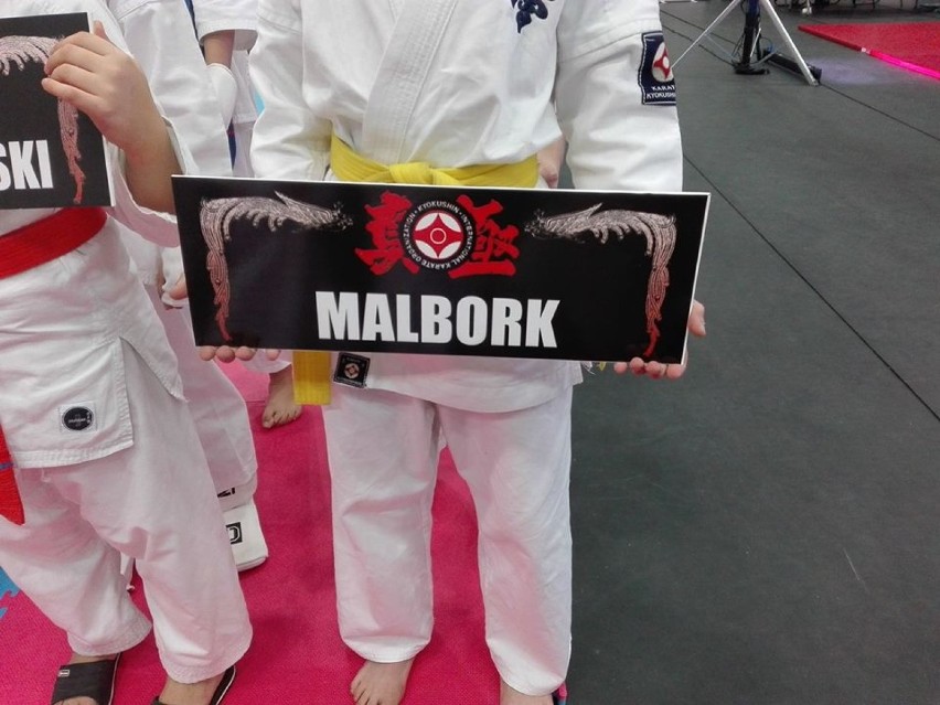 Worek medali karateków MKKK w Ostródzie. Sprawdzian przed Bukaresztem