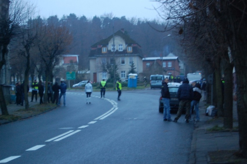 Eksperyment procesowy w Wejherowie - świadek zabójstwa ps. Dziura odtwarzał strzelaninę FOTO