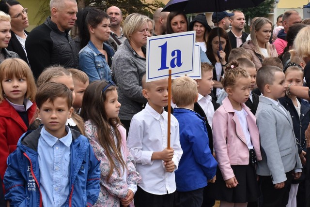 Rozpoczęcie roku szkolnego 2022 - Szkoła Podstawowa im. Przyjaciół Ziemi w Człuchowie