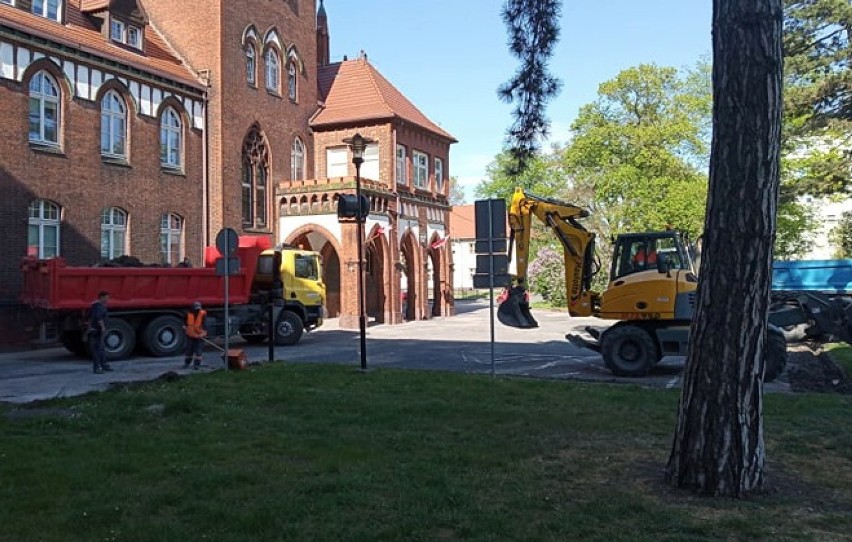 W Inowrocławiu rozpoczął się remont parkingu przed Starostwem [zdjęcia]