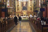 Wigilia Paschalna w Bazylice Wniebowzięcia Najświętszej Marii Panny w Sosnowicu. Galeria zdjęć z najważniejszej mszy w roku