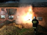 Kleszczów: stodoła stanęła w ogniu. Ranny właściciel odwieziony na oparzeniówkę