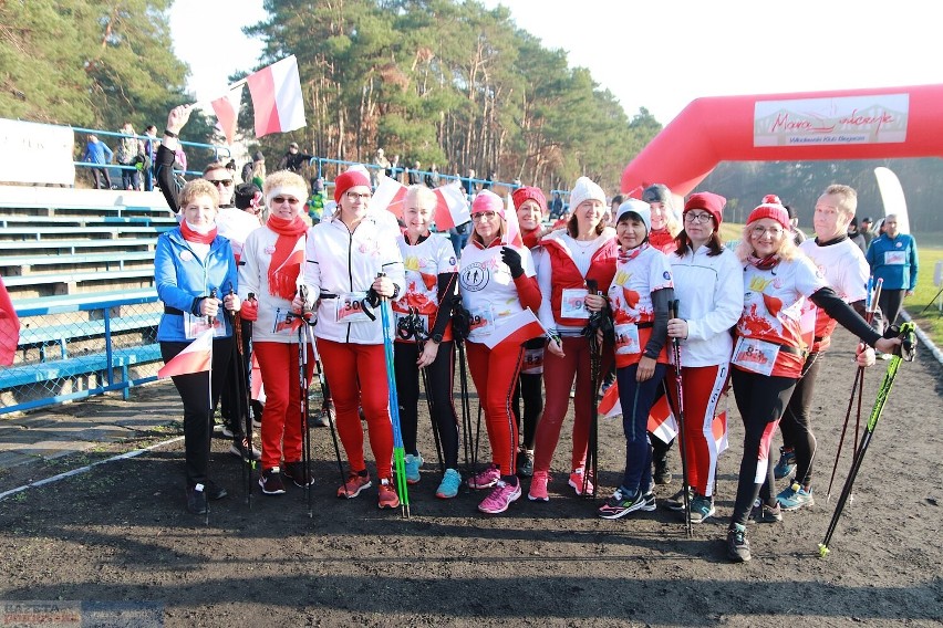 Bieg i Marsz Nordic Walking Niepodległości 2021 na stadionie...