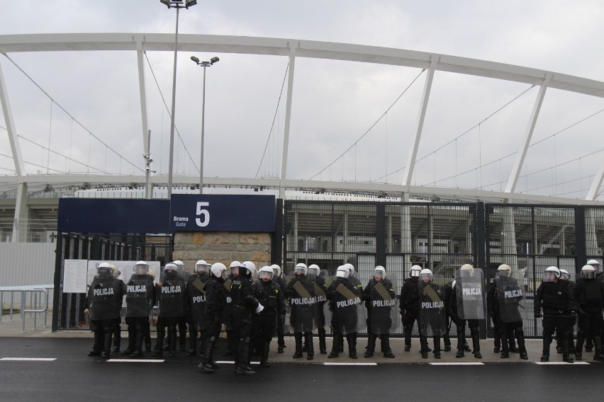 Policjanci ćwiczyli na Stadionie Śląskim [ZDJĘCIA]