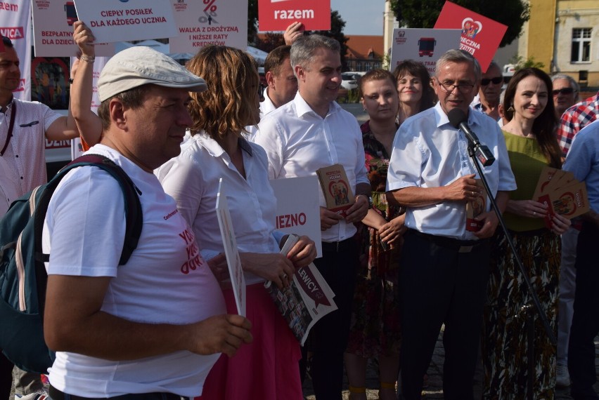 Gniezno. Nowa Lewica o "Bezpiecznej rodzinie". Liderzy partii spotkali się z mieszkańcami