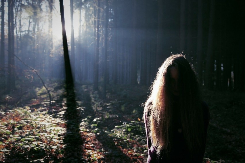 16-latka w lesie spotkała dwóch młodzieńców. Zwróciła na...
